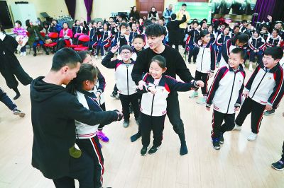 北京现代舞团走进109中学